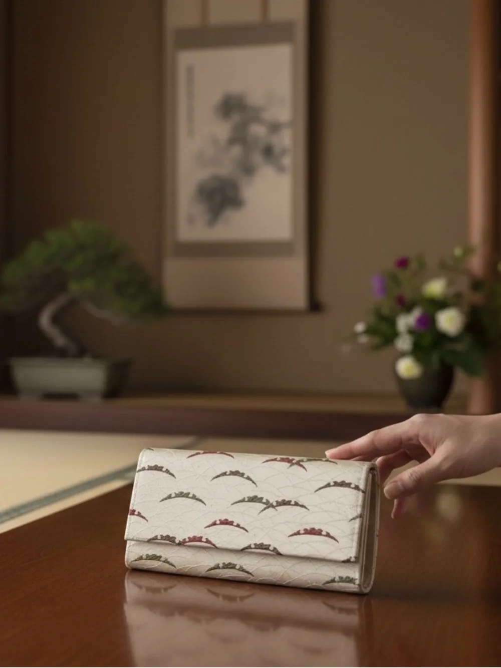 Vintage Shiseido kiss lock clutch in Beige Brocade fabric